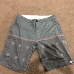 Men’s sz 30. Grey. Quicksilver shorts.